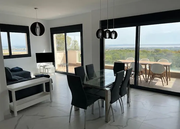 Tres Spacieux Appartement De Luxe Avec Vue Sur La Mer Et Les Salines